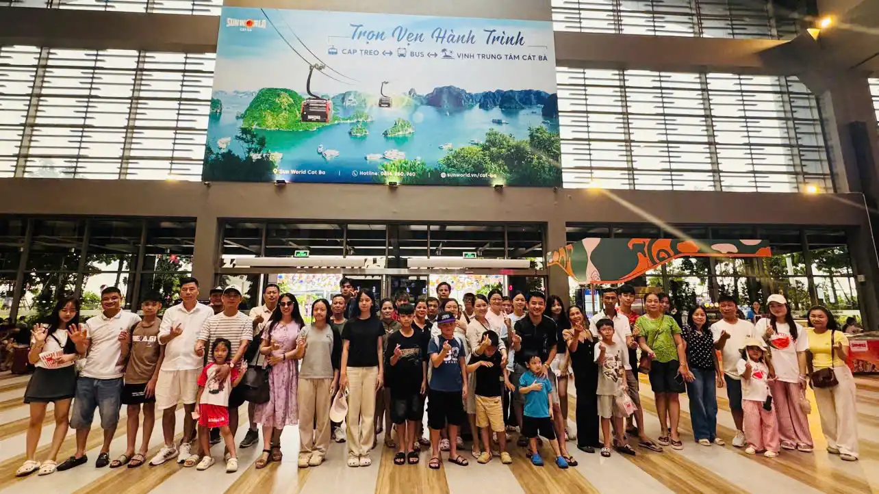 Hành trình hè 2026 – Khám phá biển đảo Cát Bà: Gắn kết để cùng phát triển 2 Gắn kết tập thể – Nền tảng cho sự phát triển bền vững